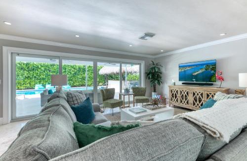 Hunt Club Villa | Tropical Villa Pool Home w/Tiki Bar! Sleeps 9!