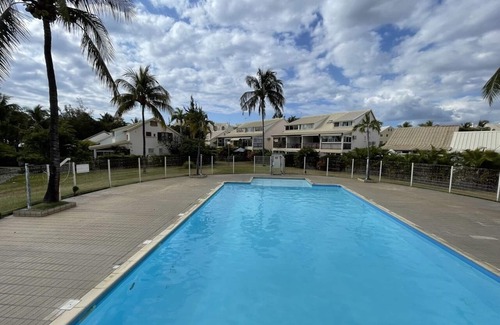 L'Ermitage-les-Bains Villa | Tropical villa with shared pool 2 minutes from the beach