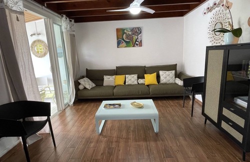 L'Ermitage-les-Bains Villa | Tropical villa with shared pool 2 minutes from the beach