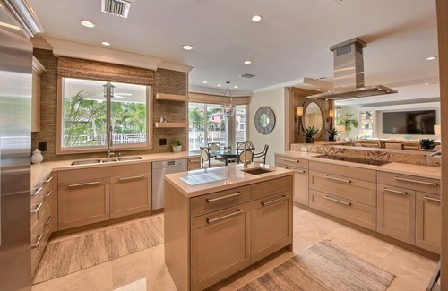 Bermuda Riviera House | TROPICAL WATERFRONT MANSION STEP TO THE BEACH