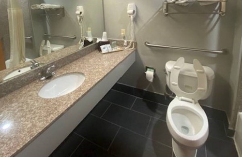 Northwest Dallas Hotel | Tropicana Inn and Suites
