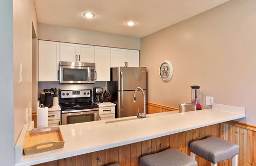 Harbor Springs Condo | Trout Creek Condo #21 - 2 Bedrooms , 1 Bath, Sleeps 7
