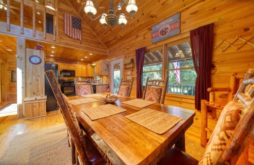 Suches Cabin | Troutmendous on Toccoa River - Egg Grill, Large Master Bedroom, Screened Porch!
