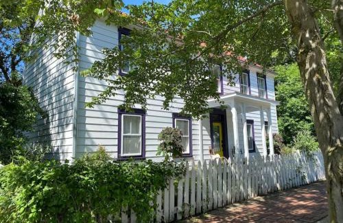 Harpers Ferry Apartment | Trouvaille House Suite 3 Klimt Suite