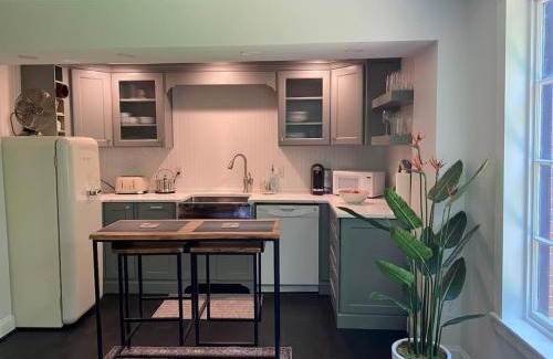 Harpers Ferry Apartment | Trouvaille House Suite 3 Klimt Suite