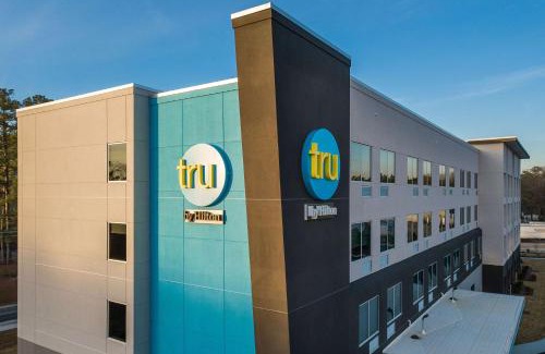 Cape Fear Hotel | Tru by Hilton Fayetteville I-95