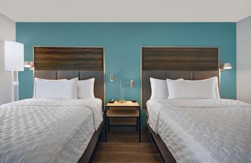 Gaylord Hotel | Tru By Hilton Gaylord, Mi