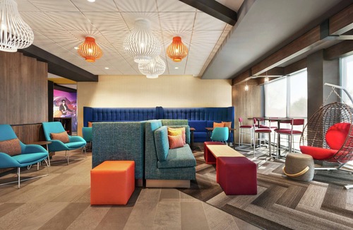 Waukesha Hotel | Tru By Hilton Milwaukee Brookfield