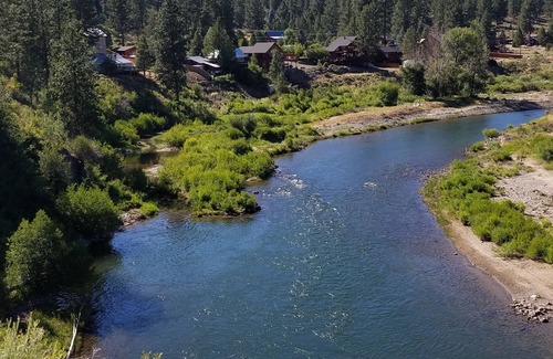 Truckee House | Truckee River Scenic Getaway - fly fishing destination, ski rental & recreation