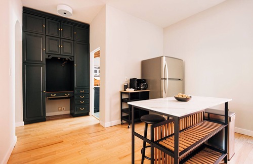Historic Downtown House | True 3-bed in a luxury brownstone 15 mins from NYC!