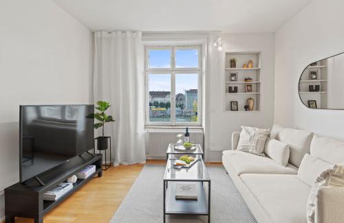 Basel City Centre Apartment | True Basel - Stadtwohnung I Rheinblick