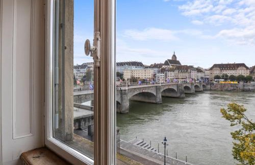 Basel City Centre Apartment | True Basel - Stadtwohnung I Rheinblick