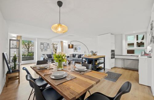 Basel City Centre Apartment | True Basel - Zentral I Terrasse mit Rheinblick