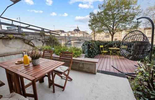 Basel City Centre Apartment | True Basel - Zentral I Terrasse mit Rheinblick