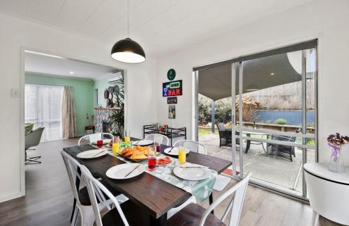 Richmond Heights House | True Blue - Taupo Holiday Home