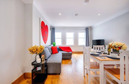 Covent Garden Apartment | True Gem 2 bed moments from Covent Garden Piazza