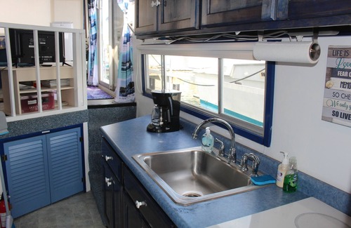 Fort Pierce Boat Rental | True on the water FL vacation! Extra's included! Fun marina with a lot to do!