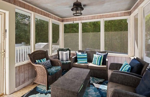 King City House | True Original Beach House With Pool Just Blocks From Village