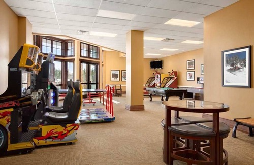 Breckenridge Condo | TRUE Ski In/Ski Out Luxury Master Suite Condo - Grand Lodge Peak 7 Resort D