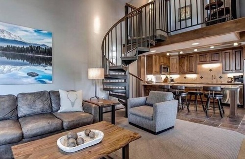 Breckenridge Condo | True Ski-In-Ski-Out 3 Bed-3 Bath Penthouse. Overlooks base of Peak 8. Sleeps 12