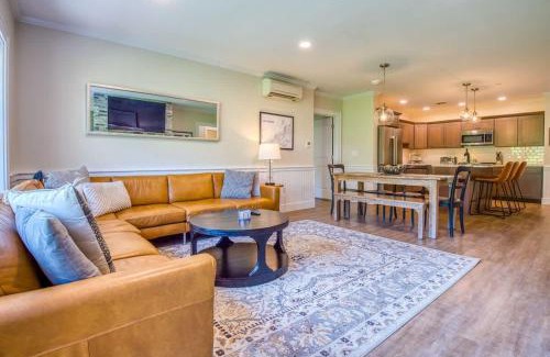 North Conway House | True Upscale Ski In & Out Condo with Pool & Hot Tub