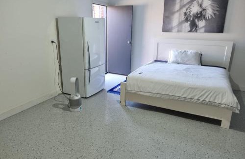 Truganina House | Trugnina garage converted in room