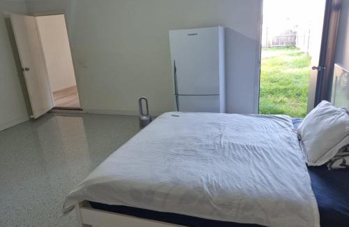 Truganina House | Trugnina garage converted in room