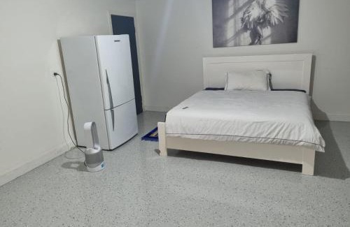 Truganina House | Trugnina garage converted in room
