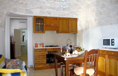 Locorotondo House | Trulli di Marì: Trullo Il Nido ideal for couples 12km from the sea Wifi