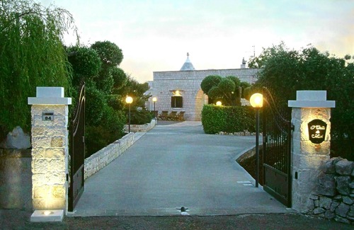Locorotondo House | Trulli di Marì: Trullo Il Nido ideal for couples 12km from the sea Wifi