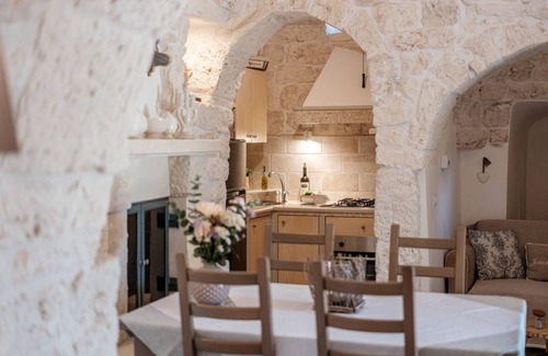 Locorotondo Villa | Trullo di Bacco: Peaceful Countryside Trullo with Pool
