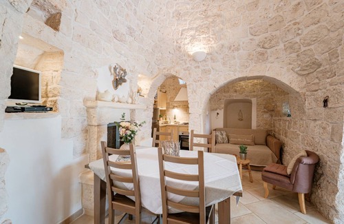Locorotondo Villa | Trullo di Bacco: Peaceful Countryside Trullo with Pool