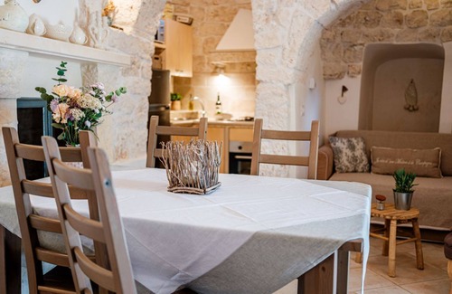 Locorotondo Villa | Trullo di Bacco: Peaceful Countryside Trullo with Pool