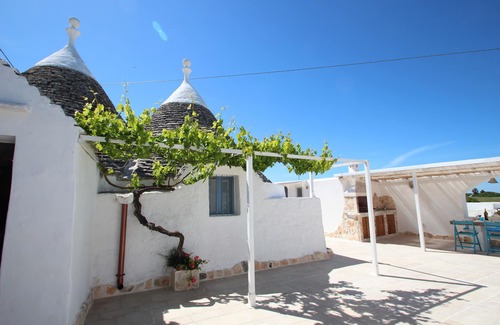 Martina Franca Villa | Trullo Il Grano, private pool, romantic and charming with AIRCON