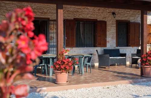 Castellana Grotte Villa | TRULLO IN PRIVATE COTTAGE, SWIMMING POOL, GARDEN, ANCIENT OLIVE TREES, WI-FI, BARBECUE
