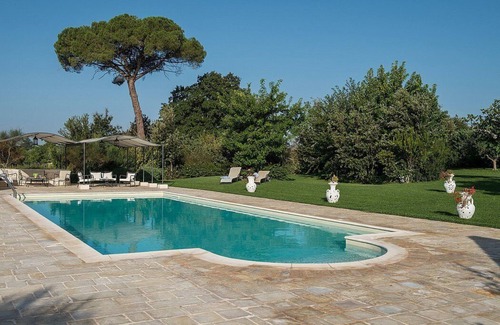 Martina Franca House | Trullo Primarosa B: A welcoming apartment in the characteristic style of the Apulian countryside, with Free WI-FI.