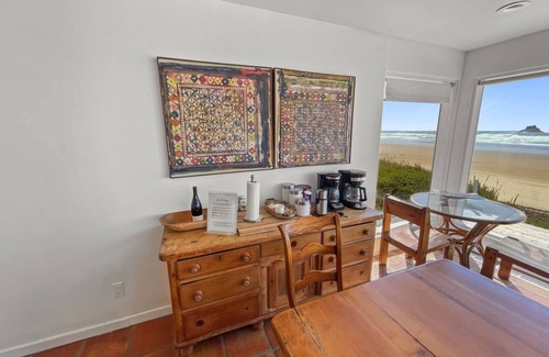 Arch Cape House | Truly Breathtaking Panormaic Ocean Views, Pet Friendly, Huge Deck, Hot Tub, BBQ, Seconds to Beach