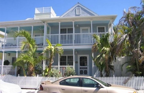 Bahama Village House | Truman Annex: The Plantation SELF CATERING beautifully landscaped rear patio