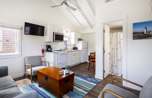 North Truro Hotel | Truro Beach Cottages