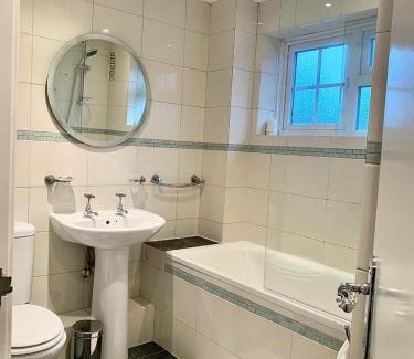 Nightingale Apartment | TTSA- Essential 1 Bedroom Apt Balham-Free Parking