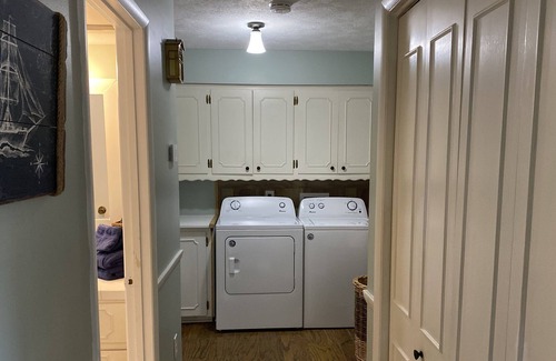 Southeast Springfield House | Tu Casa en Springfield Very Clean Spacious near Mall 7 beds + 2 cots ATT Fiber