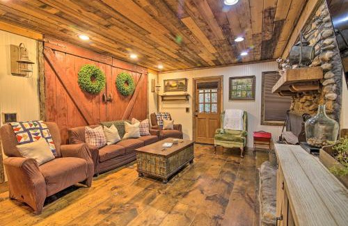 Sautee Nacoochee House | Tubes and Kayaks 5-Acre North Georgia Mtn Retreat