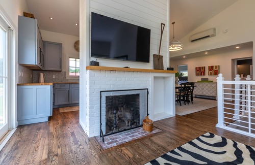 Manchester Center House | TUCKED ABOVE: IN TOWN 3 BDR/2 BATH