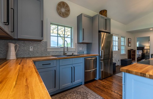 Manchester Center House | TUCKED ABOVE: IN TOWN 3 BDR/2 BATH