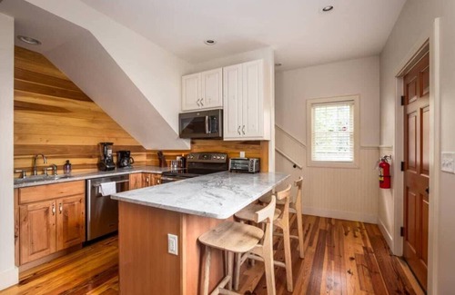 Downtown Charleston House | Tucked Away 2 Bedroom - Fine Finishes!