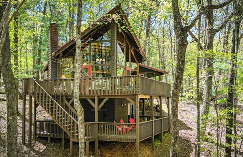 Walnut Mountain Cabin | Tucked Away - 3 BR, 2 BA, Tree Top Chalet