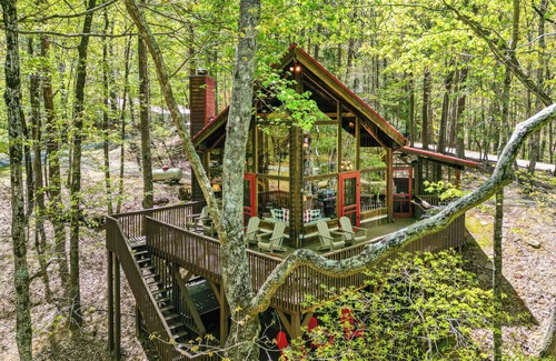 Walnut Mountain Cabin | Tucked Away - 3 BR, 2 BA, Tree Top Chalet