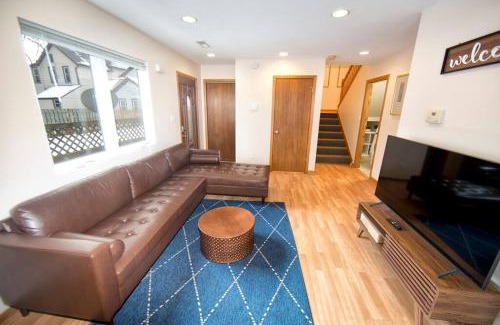 Lower East Side Apartment | Tucked Away Off Brady - 4 Beds