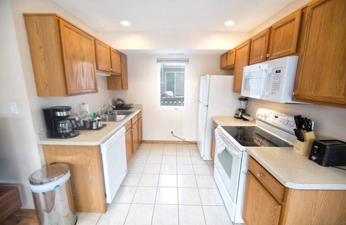 Lower East Side Apartment | Tucked Away Off Brady - 4 Beds