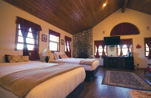 Julian Cabin | Tucker Peak Lodge